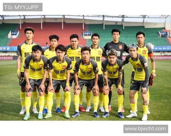 赛后分析广州足球队与重庆足球队的战术意识与表现对比 赛后分析广州足球队与重庆足球队的战术意识与表现对比