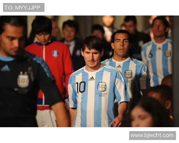 足球明星化妆大爷视频引发热议网友纷纷模仿挑战趣味十足 足球明星化妆大爷视频引发热议网友纷纷模仿挑战趣味十足