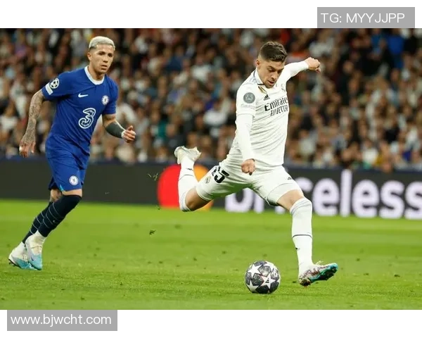 足球明星在比赛中精彩防守瞬间高清图集展示