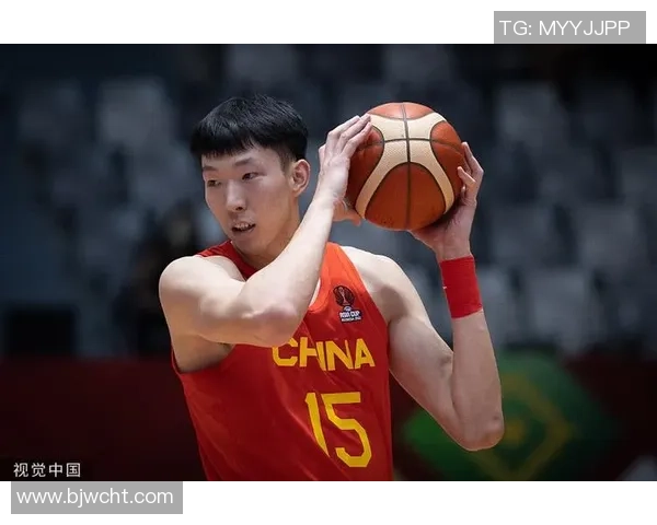 足球明星对周琦的赞美与期待共同描绘中国篮球的未来之路 足球明星对周琦的赞美与期待共同描绘中国篮球的未来之路