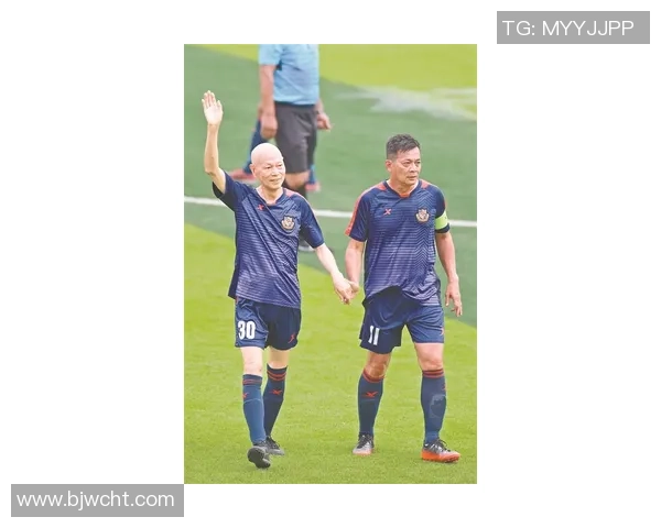 足球明星巧用筷子享美食瞬间展现独特风采与生活态度 足球明星巧用筷子享美食瞬间展现独特风采与生活态度