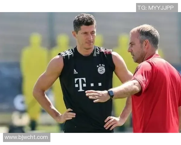 足球明星意外扔刀瞬间被捕捉引发热议网友纷纷猜测背后故事