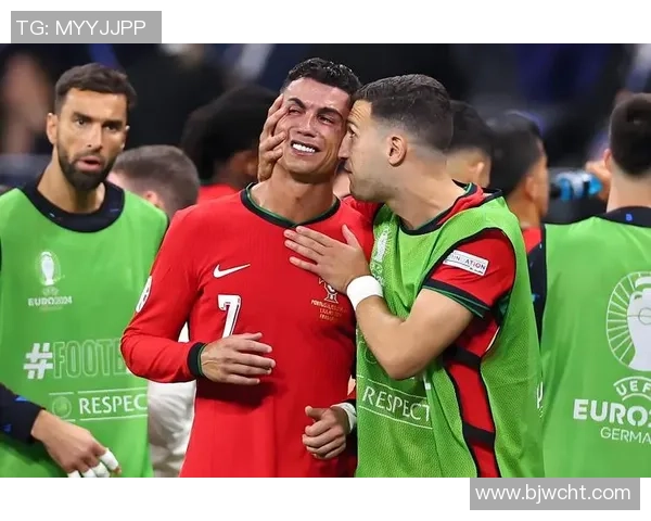 足球明星感动粉丝泪洒赛场温情瞬间引发热议