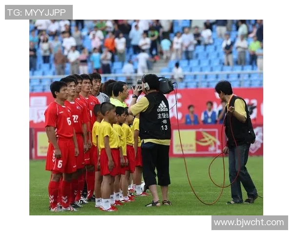 足球明星挑战抓娃娃机趣味视频展现惊人技巧与幽默瞬间 足球明星挑战抓娃娃机趣味视频展现惊人技巧与幽默瞬间