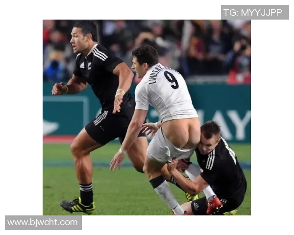 足球明星搞笑瞬间大盘点尴尬表情与失误合集让你捧腹大笑