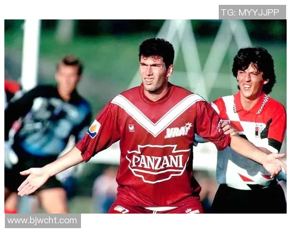 足球明星的辉煌岁月与老年生活的真实写照